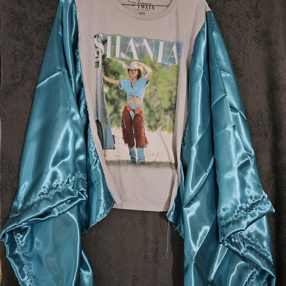 Shania Twain Graphic Tee with Blue Satin Sleeves - Picture 1 of 1